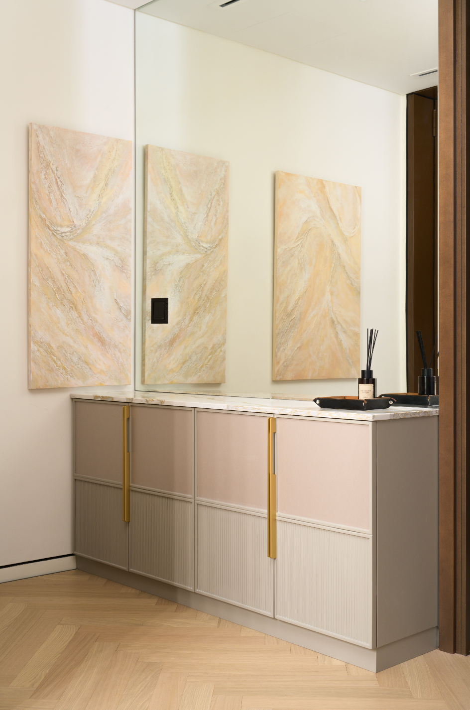 Poudre Shoe Cabinet