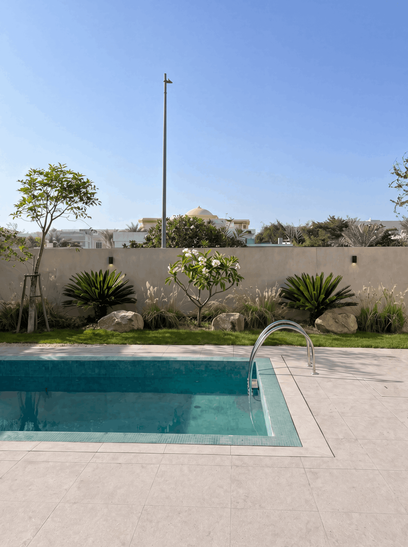 10m Calm Front Garden Set